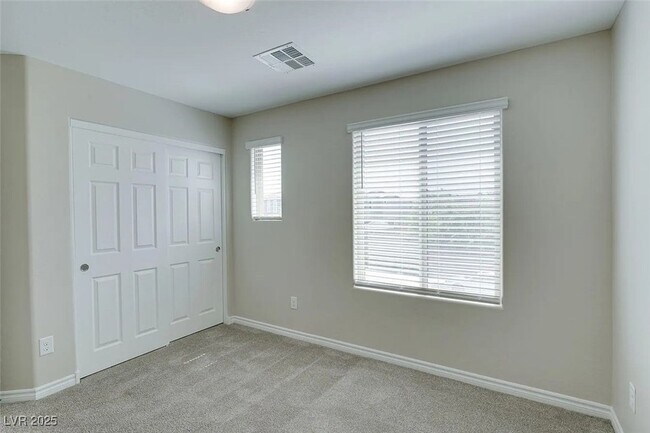 Building Photo - 932 Lotus Falls St