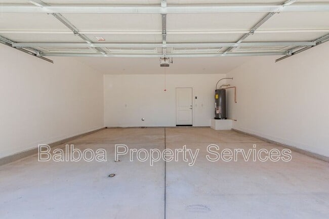 Building Photo - 1318 S 105th Pl
