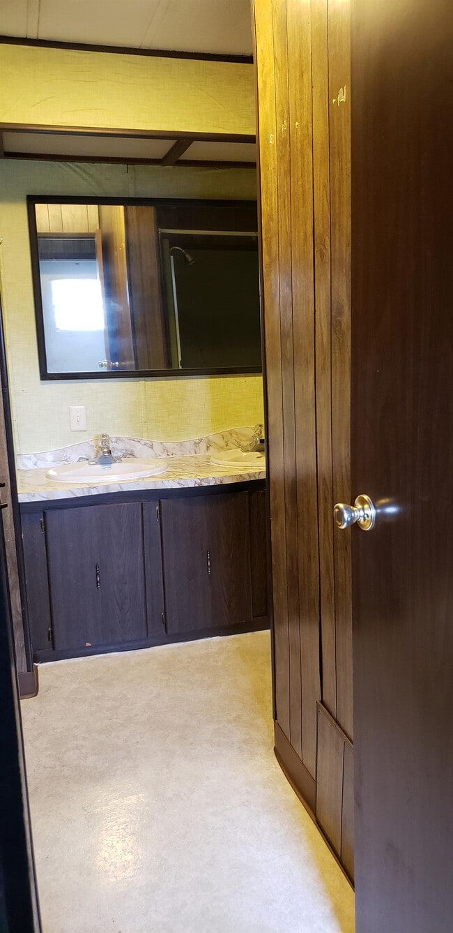 Building Photo - 19766 Park Rd