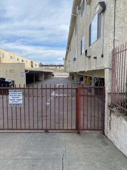 Building Photo - 8800 Cedros Ave