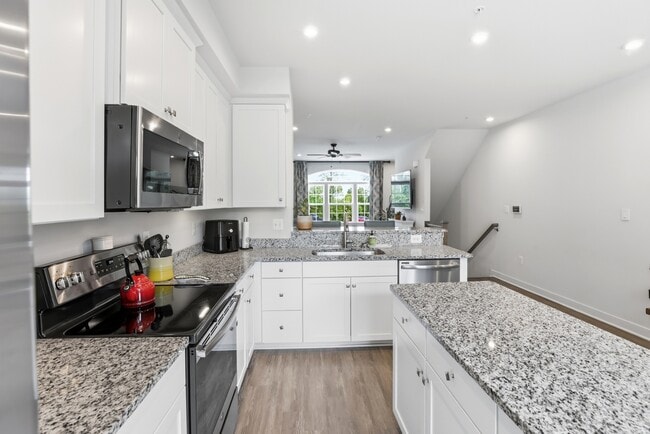Building Photo - 4915 Crest View Dr