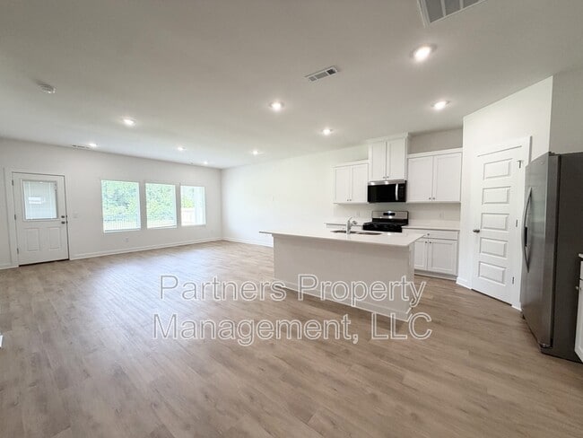 Building Photo - 537 S Neon Ave