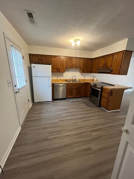 Building Photo - 89 Vine St