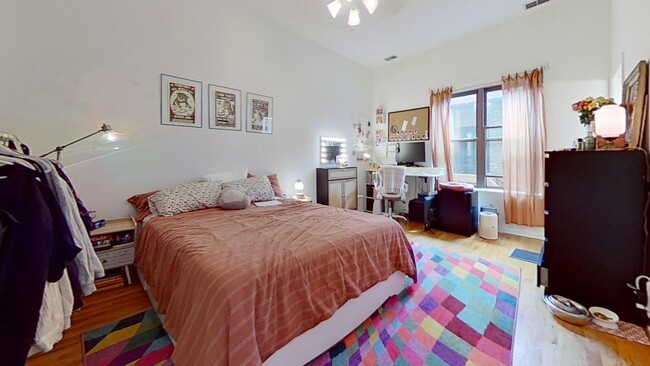 Building Photo - Top Floor East Lakeview 2 Bed/2 Bath