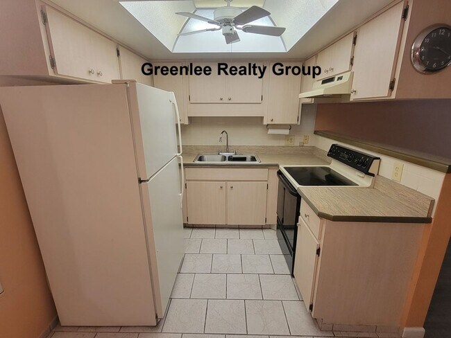 Building Photo - 6141 Chesham Dr
