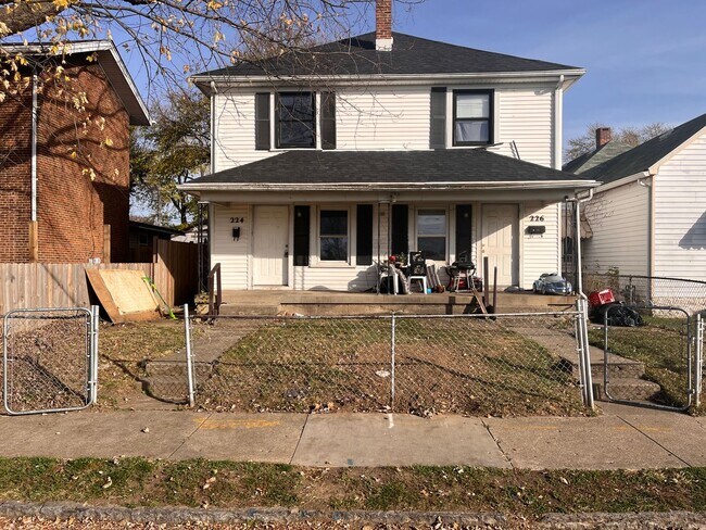 Primary Photo - 224-226 S Irwin St