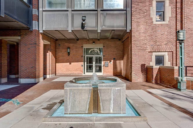 Building Photo - 200 River Place Dr