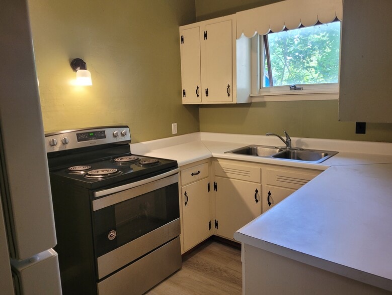 Kitchen - 191 North Ave