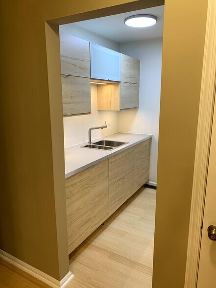 Butler Pantry - 54 Parchment Dr