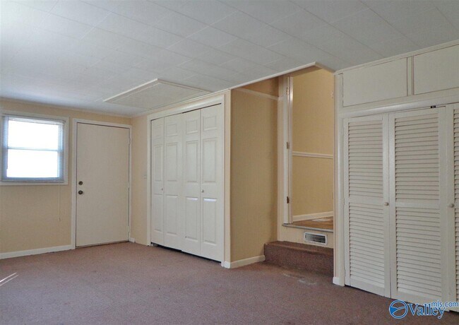 Building Photo - 7705 Holland Dr SW