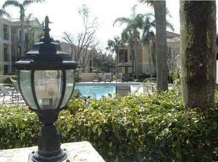 Building Photo - 977 Riverside Dr