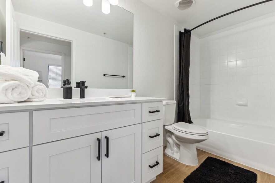 Building Photo - 9450 W Cabela Dr