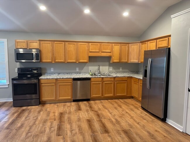 Building Photo - Great 3BR Home in Spring Hill