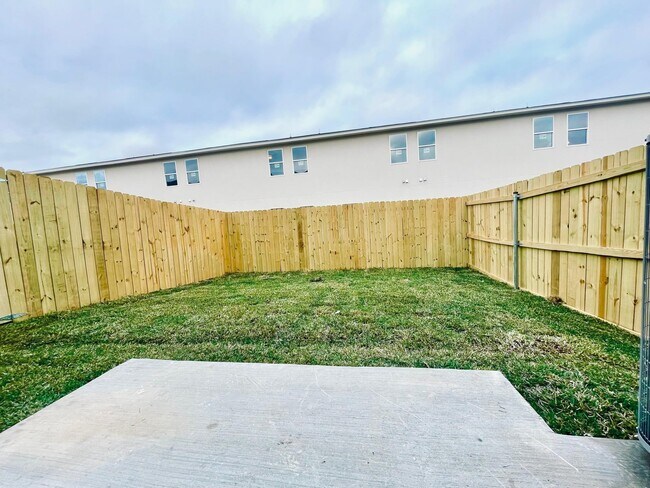 Building Photo - 9915 Borna Dr