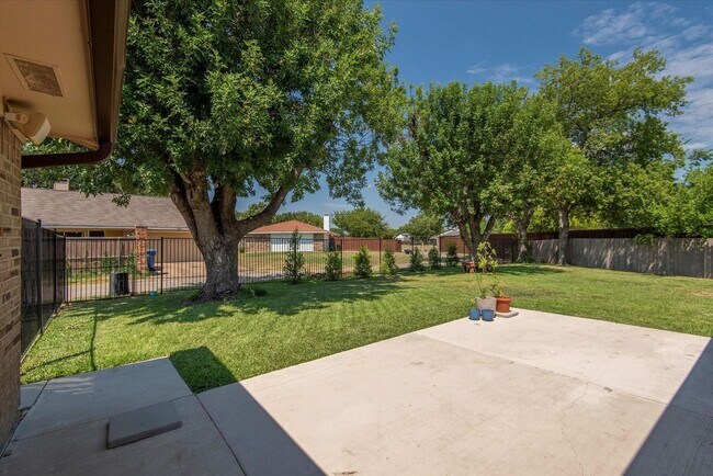 Building Photo - Now available for immediate move-in!