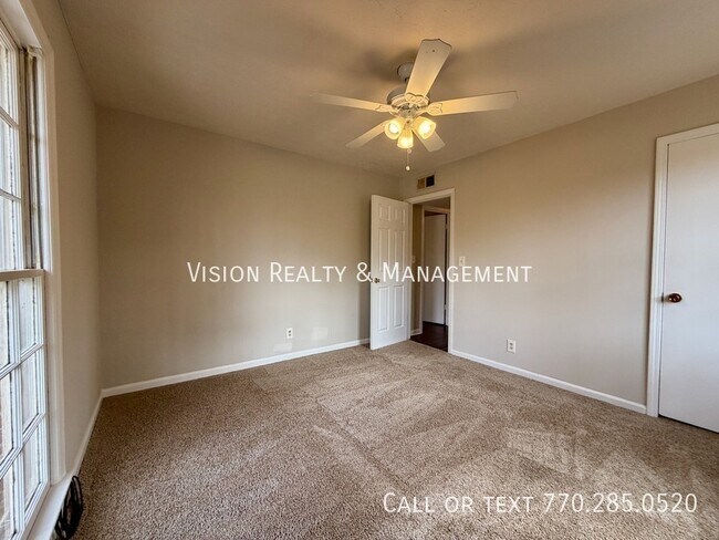 Building Photo - 96 Brock St