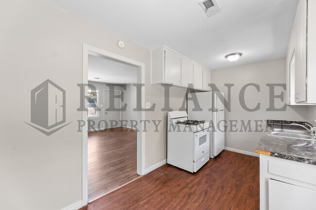 Building Photo - 2237 N Erie St
