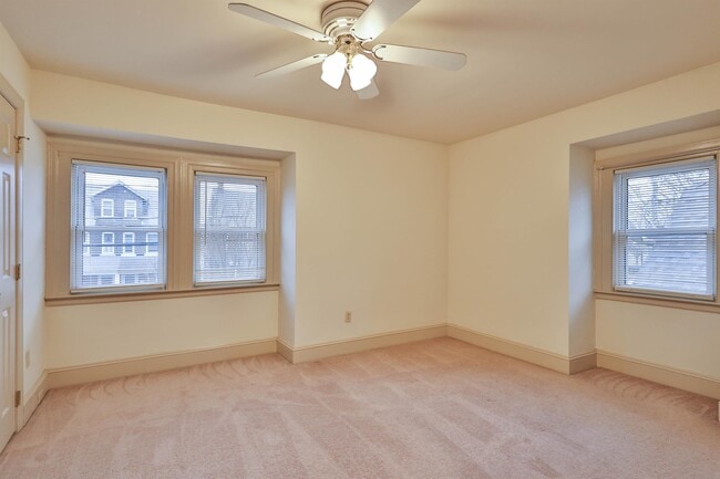 Building Photo - 1104 Elm St