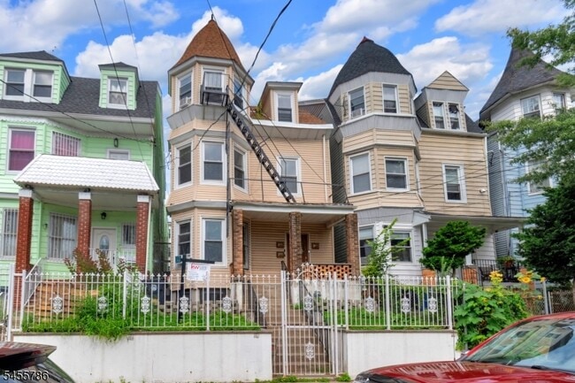 Building Photo - 155 Fairmount Ave