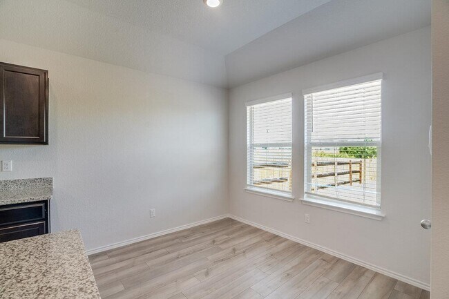 Building Photo - 521 Anconia Ct