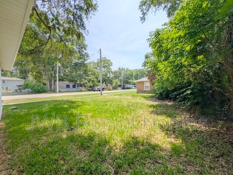 Building Photo - 8364 Eaton Ave