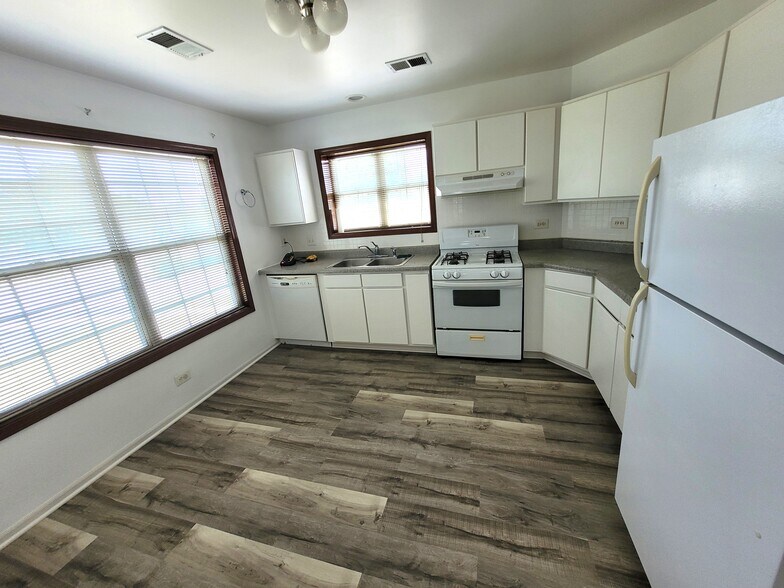 Building Photo - 321 Sheffield Dr