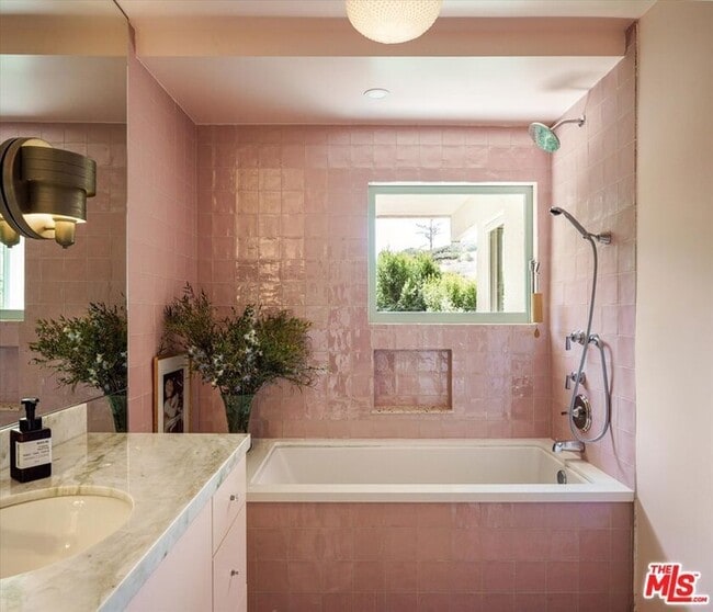 Building Photo - 2764 Outpost Dr