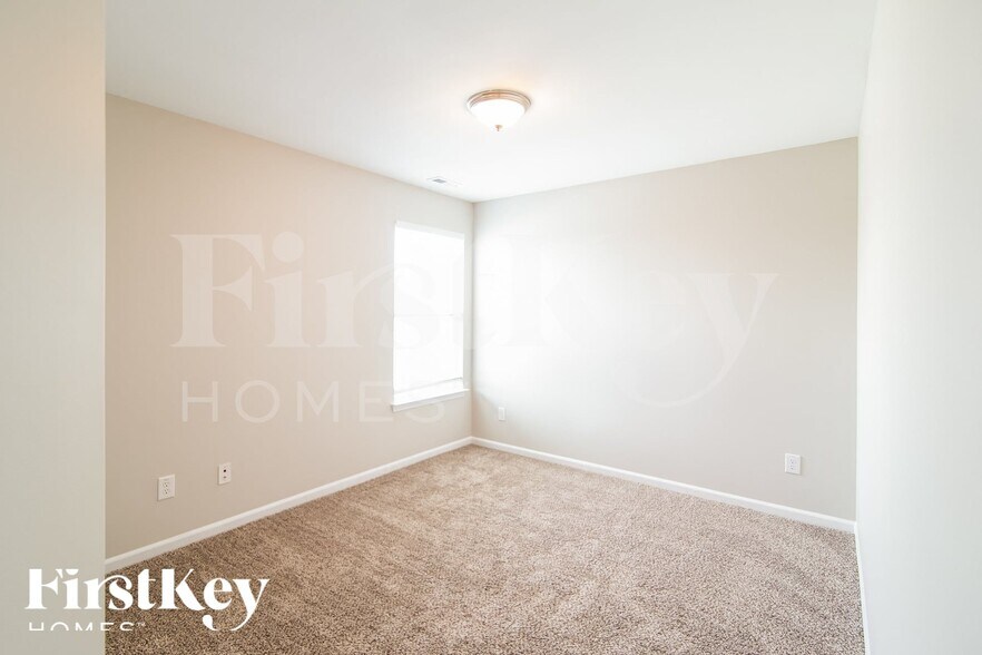 Building Photo - 113 Hyrne Dr