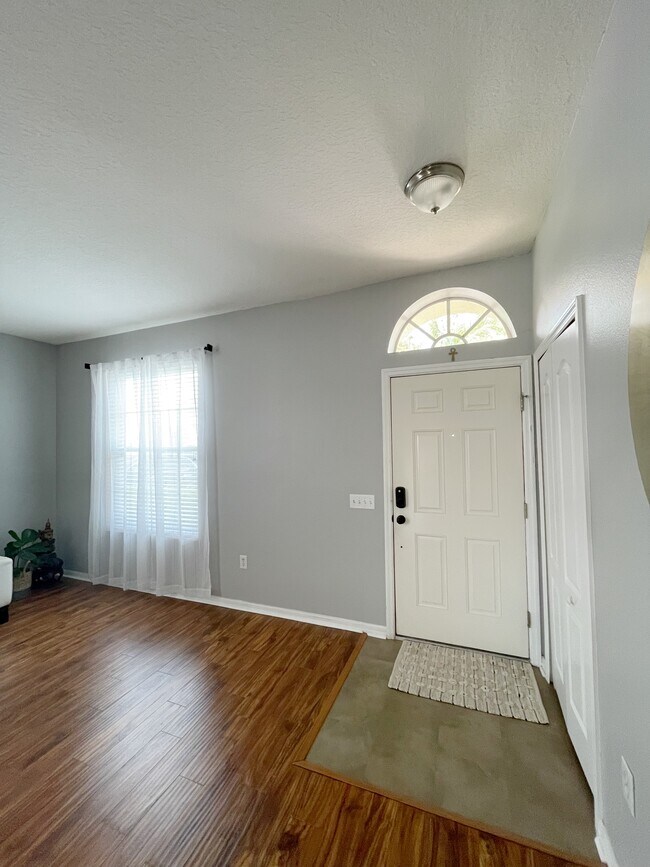 Building Photo - 27009 Arrowbrook Way