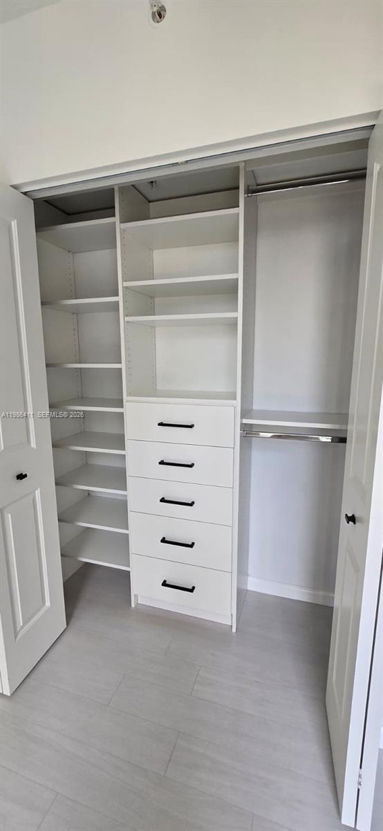 Building Photo - 347 N New River Dr E