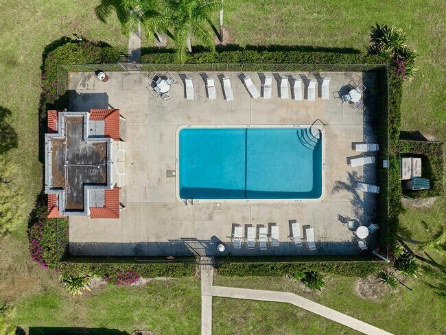Building Photo - 3725 Village Dr