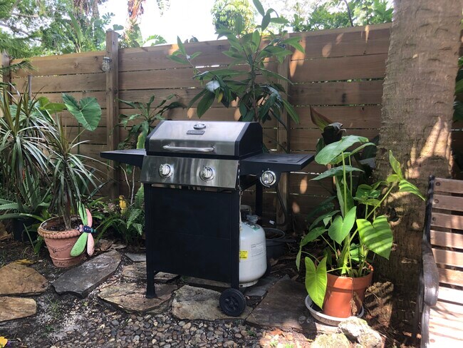 Building Photo - 1706 Druid Rd E