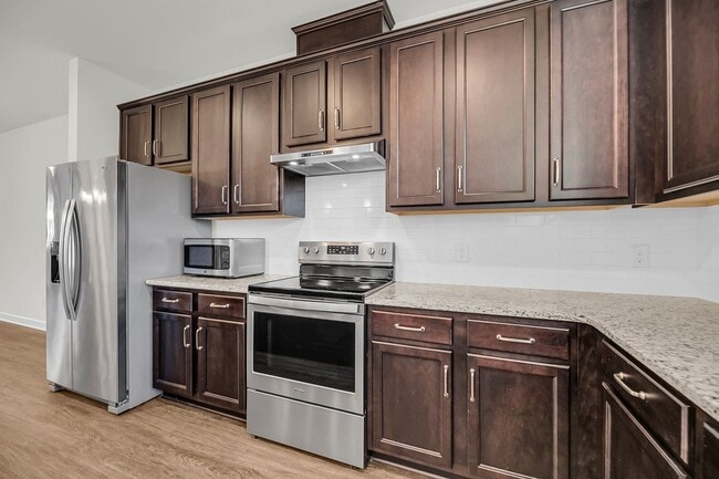 Building Photo - 544 McLernon Trce