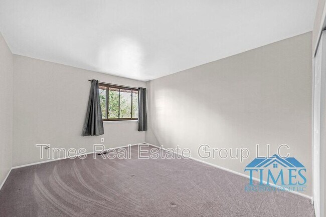 Building Photo - 704 Worthington Dr