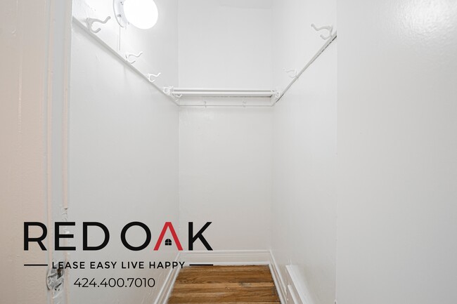 Building Photo - 2505 W 6th St