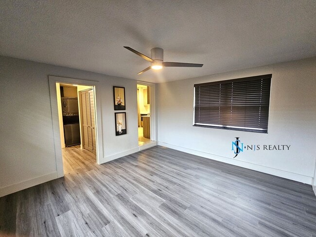Building Photo - Classy Modern Renovation Home... true 3/2 ...