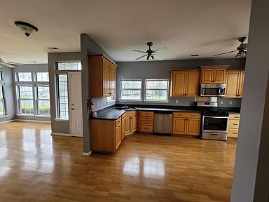 Building Photo - 831 Thoreau Ln