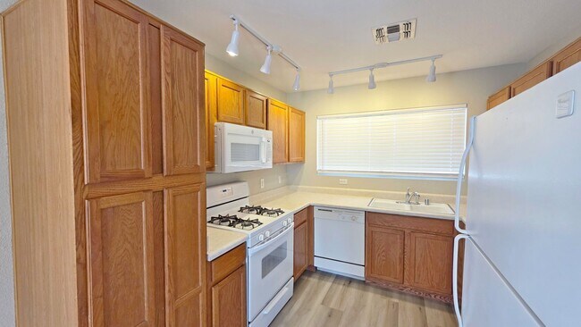 Building Photo - Newly Renovated 3 Bedroom 2 Bath