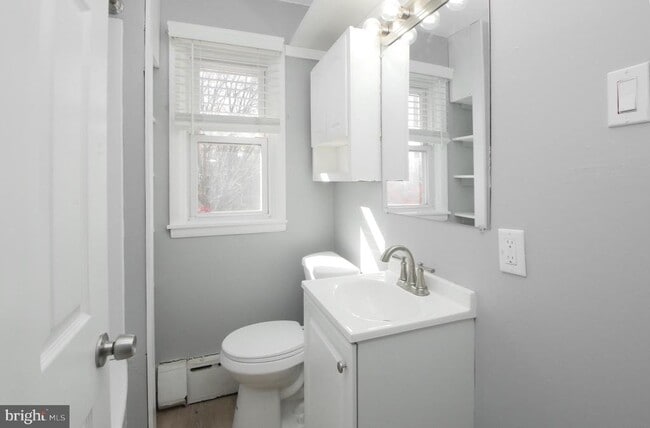 Building Photo - 2004 Trenton Ave