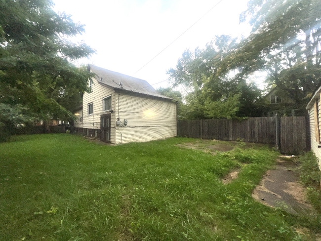 Building Photo - 11615 S Harvard Ave