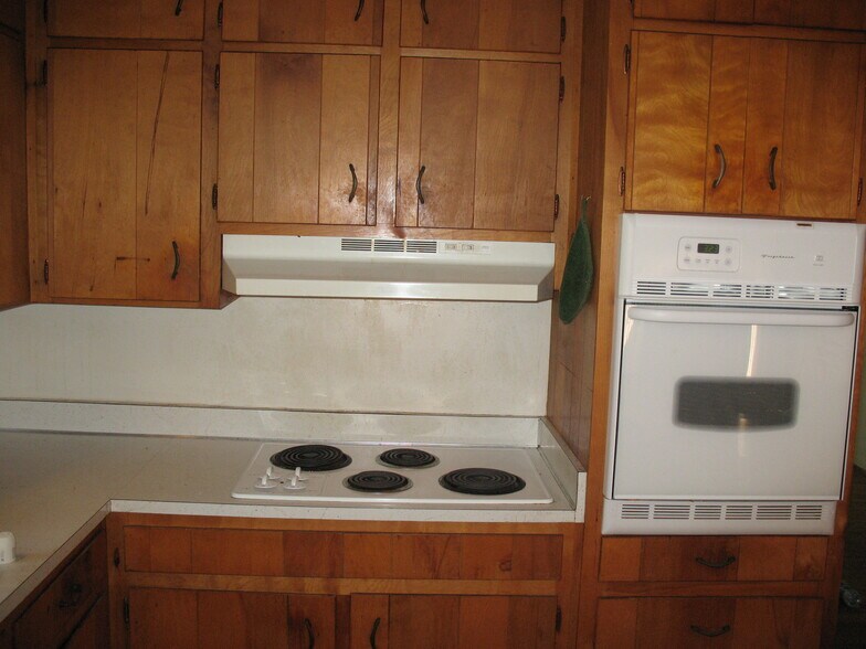 Building Photo - 2513 Ashwood Ave