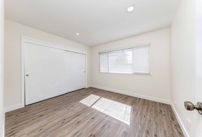 Building Photo - Spacious Single-Family Home with Yard!