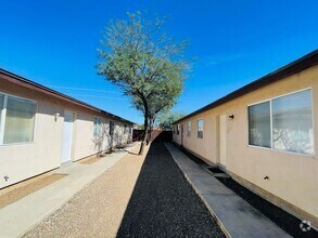 Building Photo - Single Family Home Style Unit w/ A/C, High...