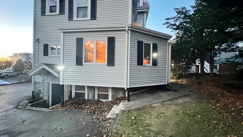 Building Photo - 38 Cabot St