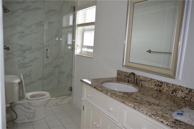Building Photo - 4625 Glenwood Dr