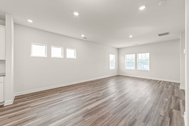 Building Photo - 7136 Bryce Ave