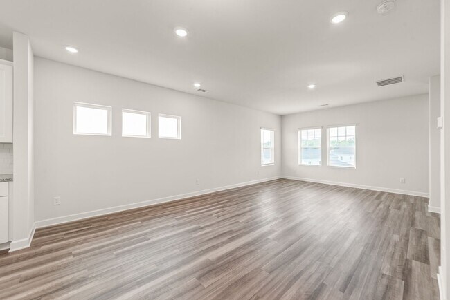 Building Photo - (Coming Soon) 3 Story Townhome in City Park!