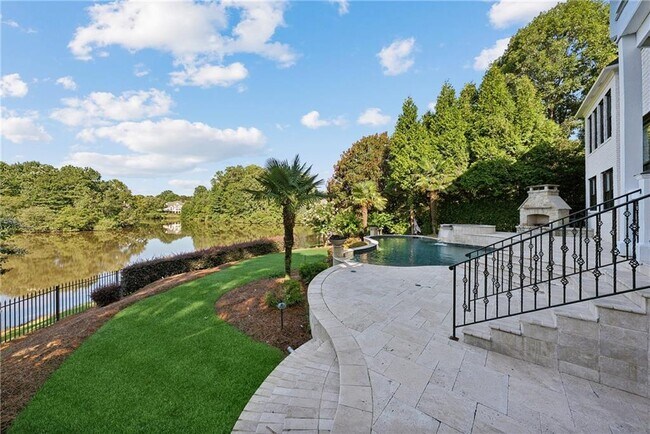 Building Photo - 675 Falls Lake Dr
