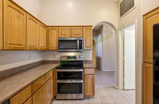 Building Photo - Golf Course Living in Sun Lakes  – 55+ IronOaks at Sun Lakes Community Home on the 18th Fairway!