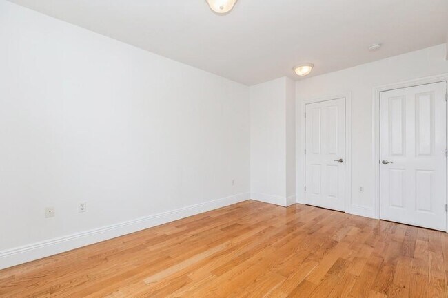 Building Photo - 125 43rd St